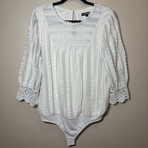 Elegant Express White Lace Bodysuit with Crochet Sleeves